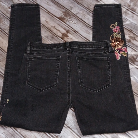 Miss Me Skinny Jeans with Sequin and Embroidered roses - Picture 4 of 5